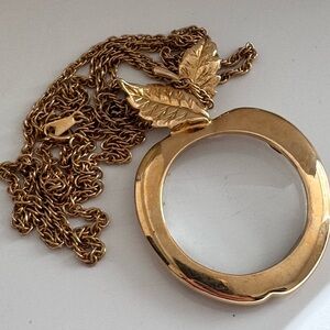 Vintage Gold Tone Apple Magnifying Glass Pendant Chain Necklace Long